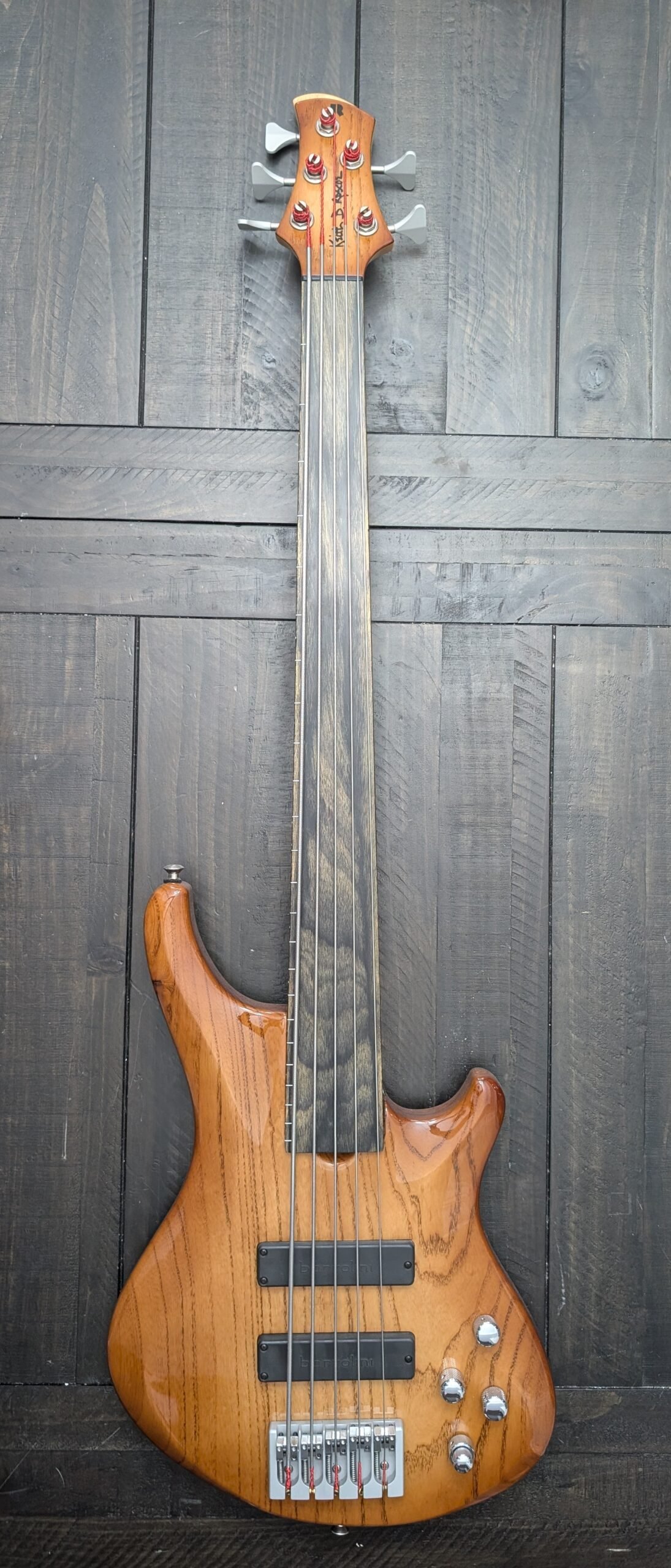 Roscoe SKB-3005 (Fretless)